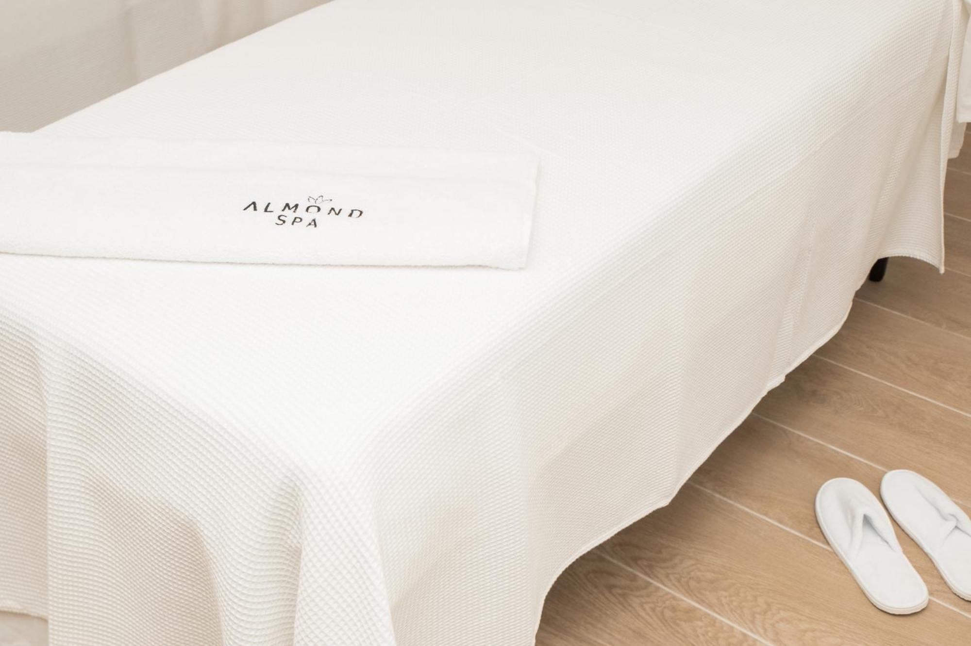 Almond Hotel - Adults Only Neve Ilan Dış mekan fotoğraf