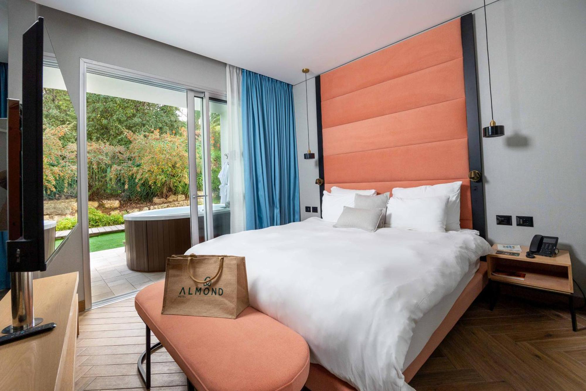 Almond Hotel - Adults Only Neve Ilan Dış mekan fotoğraf