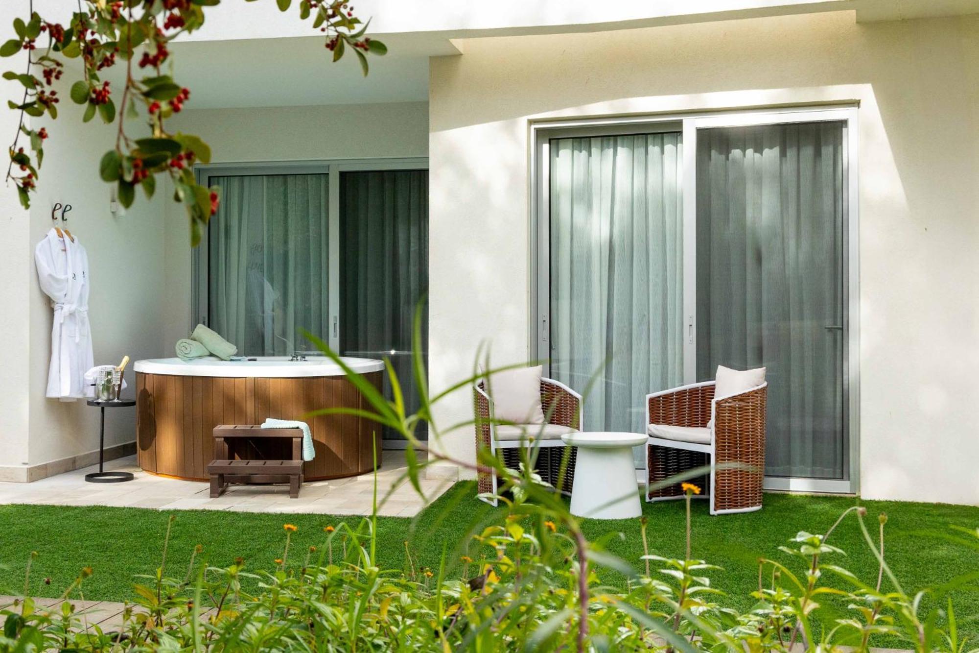 Almond Hotel - Adults Only Neve Ilan Dış mekan fotoğraf